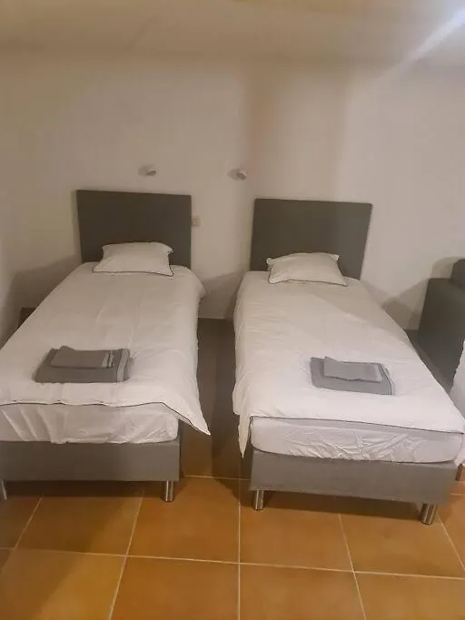 Spacious Studio With Private Entrance Antwerpen België