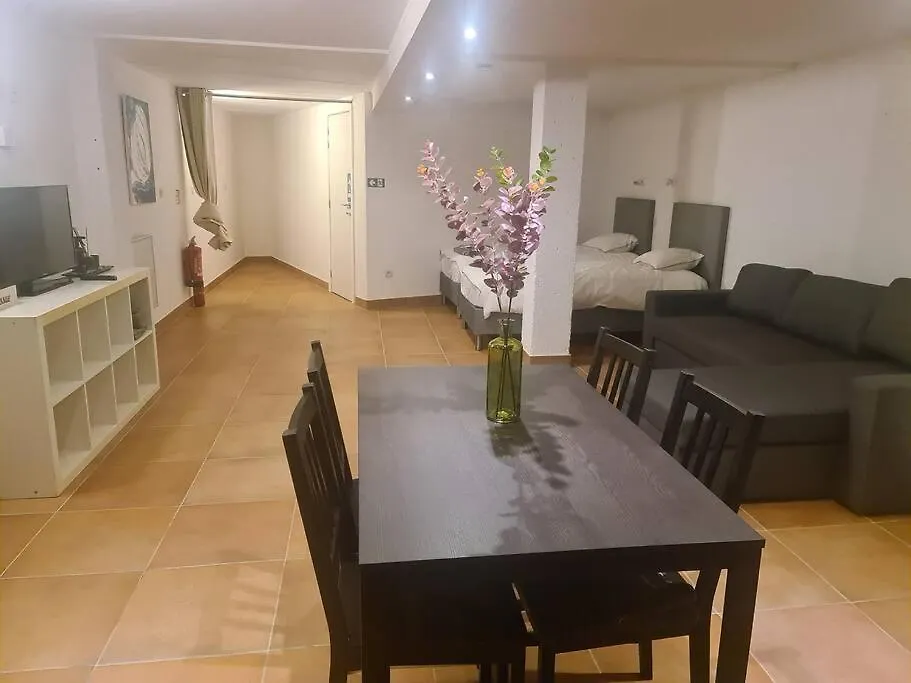 Spacious Studio With Private Entrance location